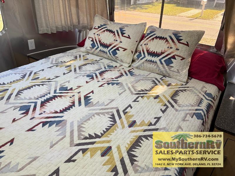 2010 Airstream Flying Cloud 27FB, $ 0