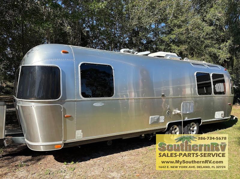 2010 Airstream Flying Cloud 27FB, $ 34,999