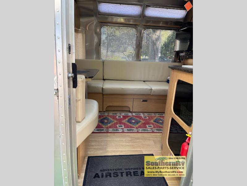 2010 Airstream Flying Cloud 27FB, $ 34,999