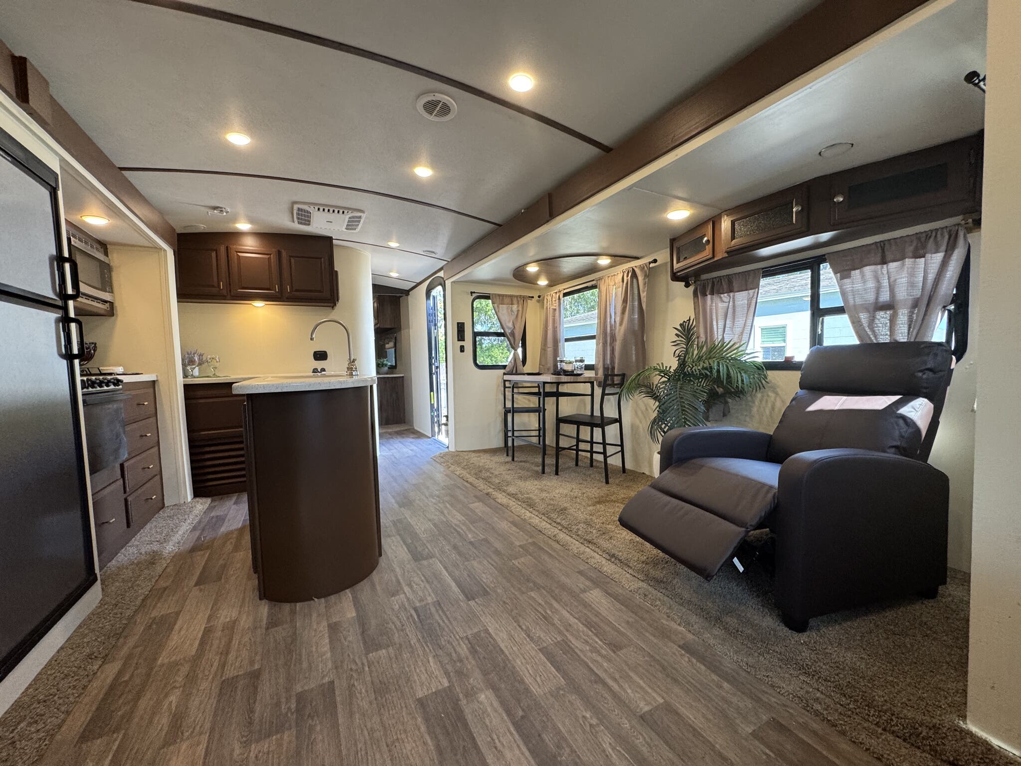 2017 Keystone Cougar X-Lite 30RLI, $ 19,499