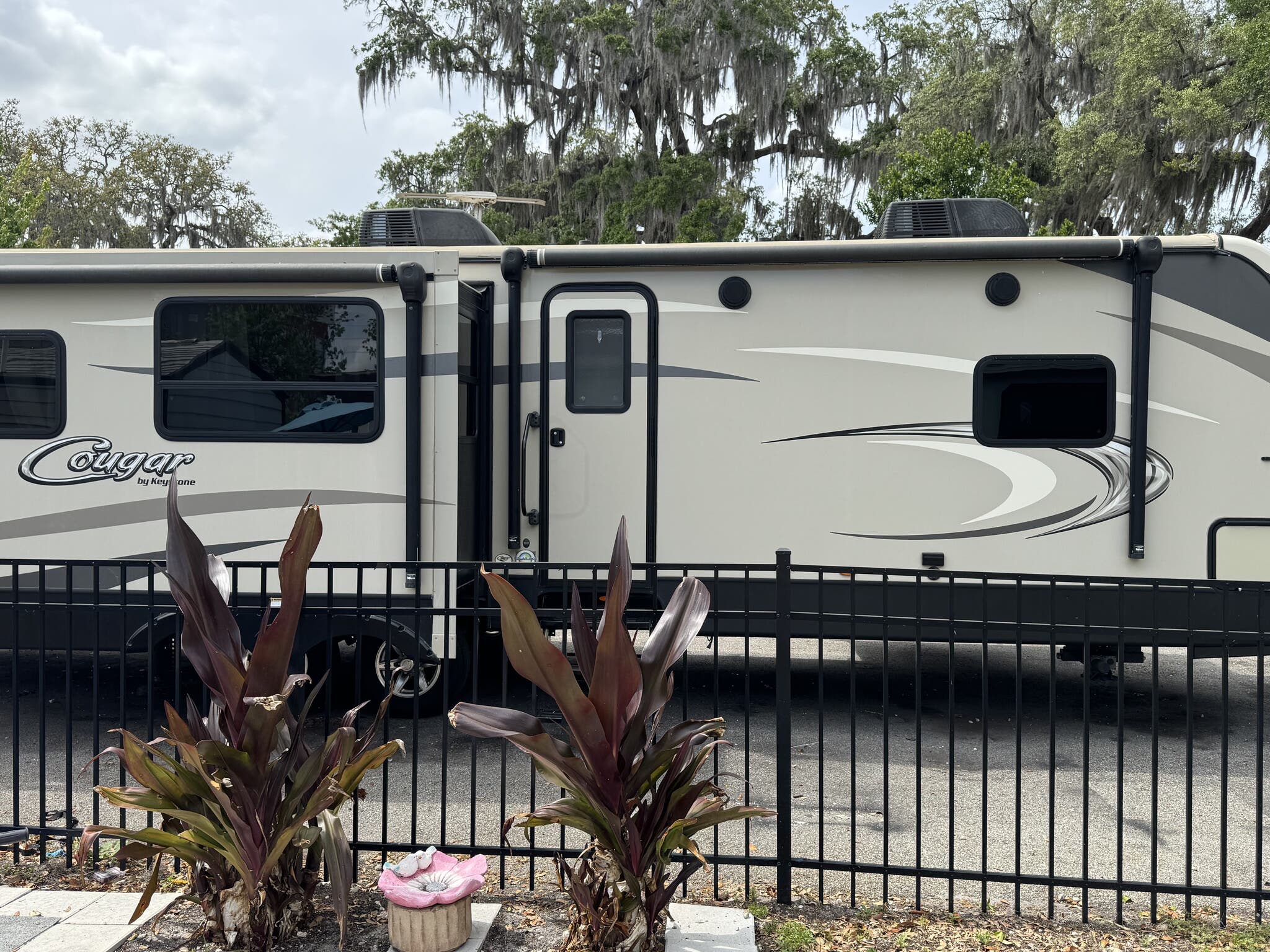 2017 Keystone Cougar X-Lite 30RLI, $ 19,499