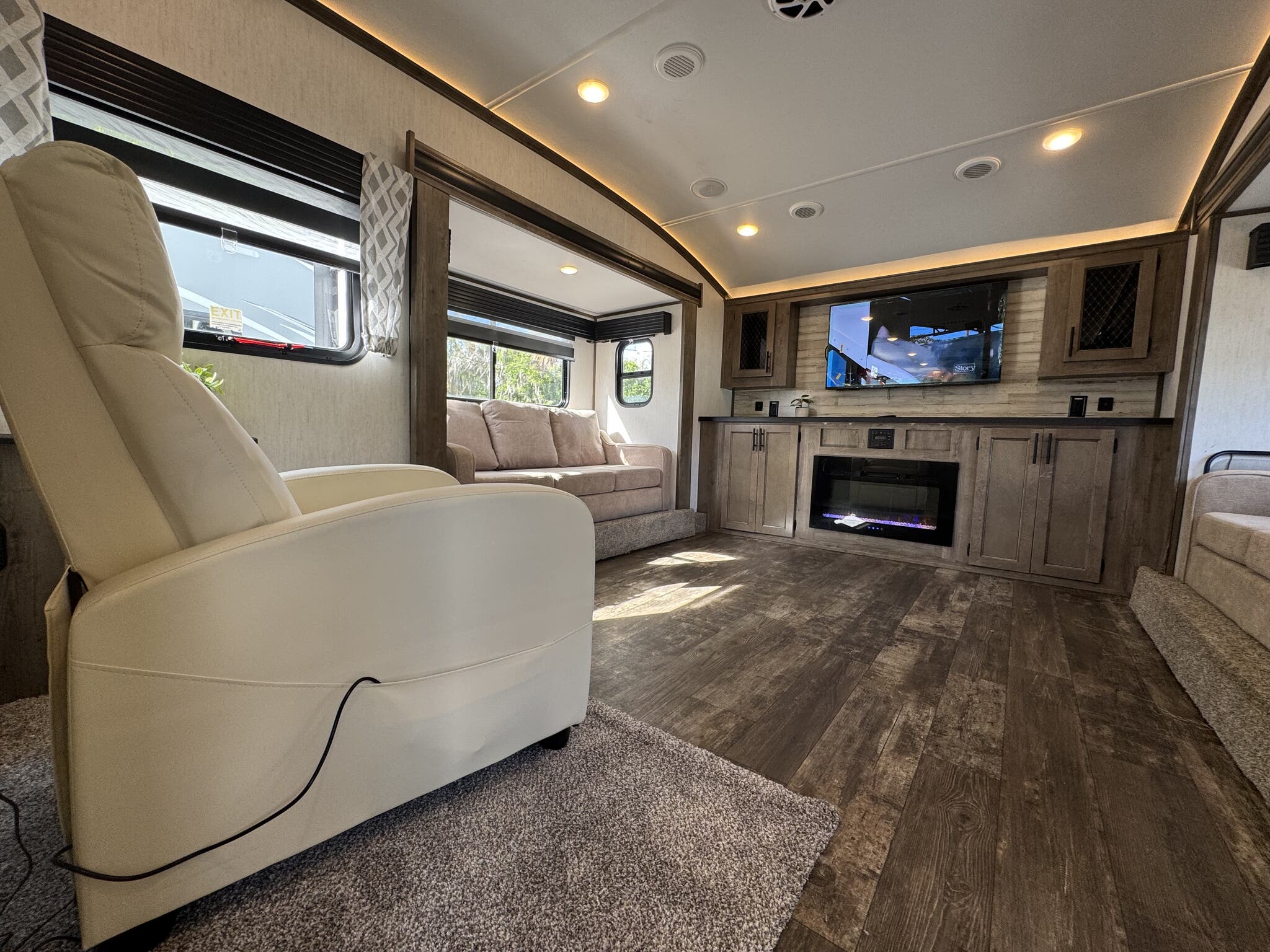2021 Forest River Sabre 37FLL, $ 36,295