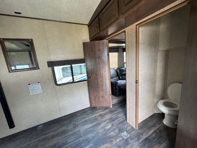2017 Cruiser RV Stryker Toy Hauler, $ 21,000
