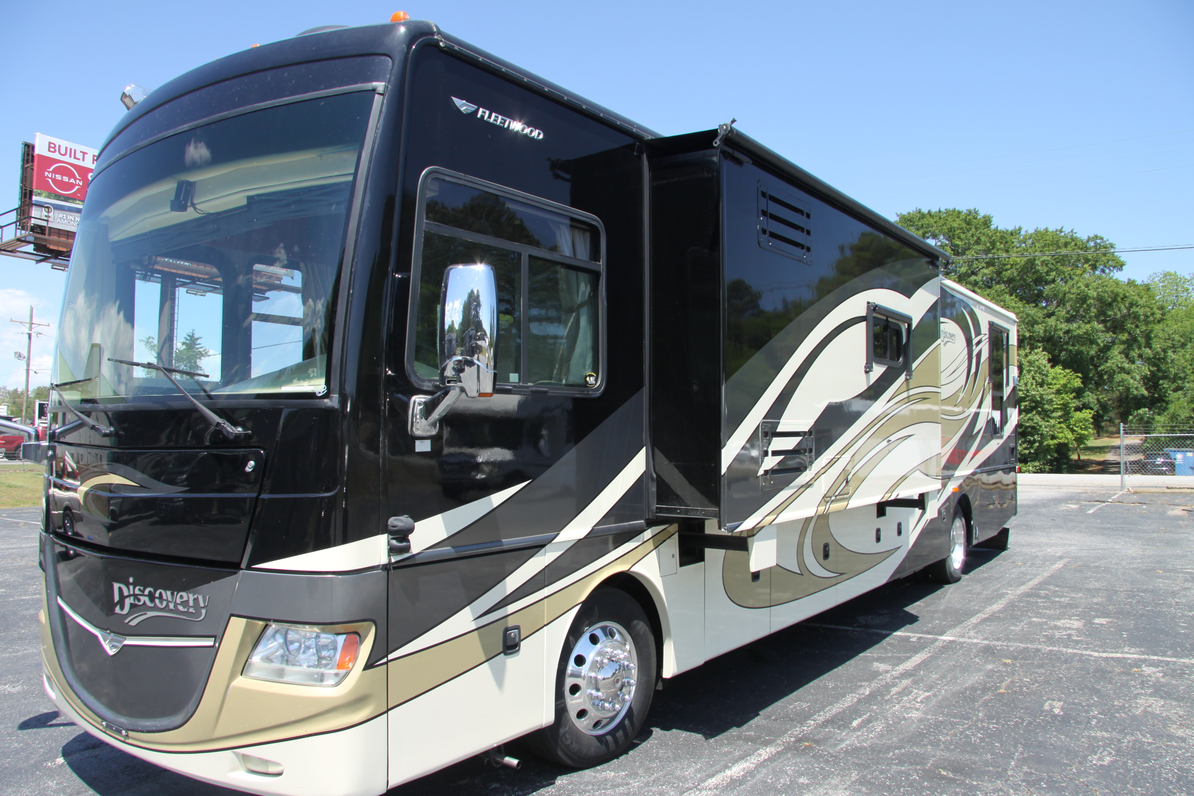 2010 Fleetwood Discovery® 40G, $ 59,888