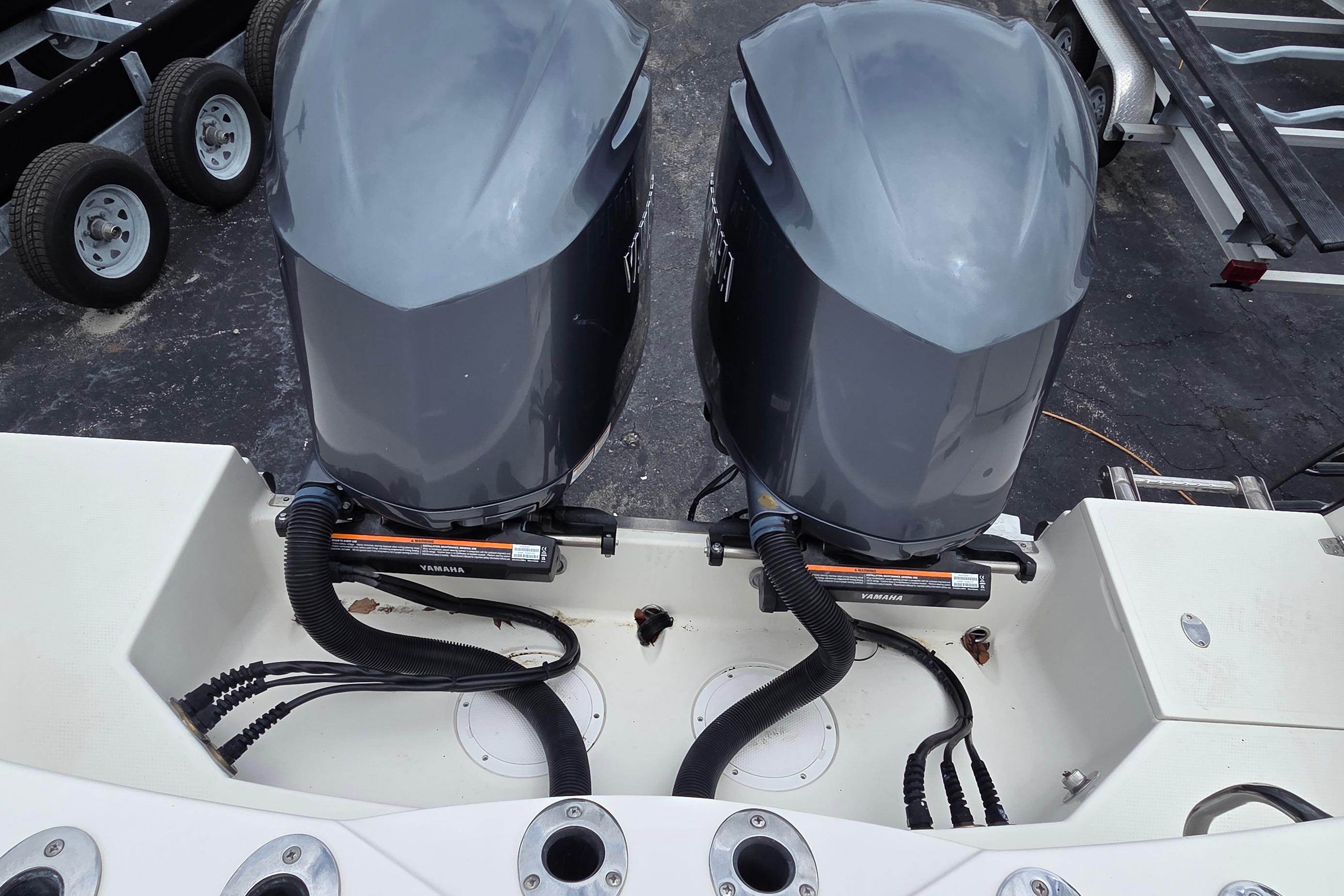 2016 Sailfish 320 CC, $ 139,900.00