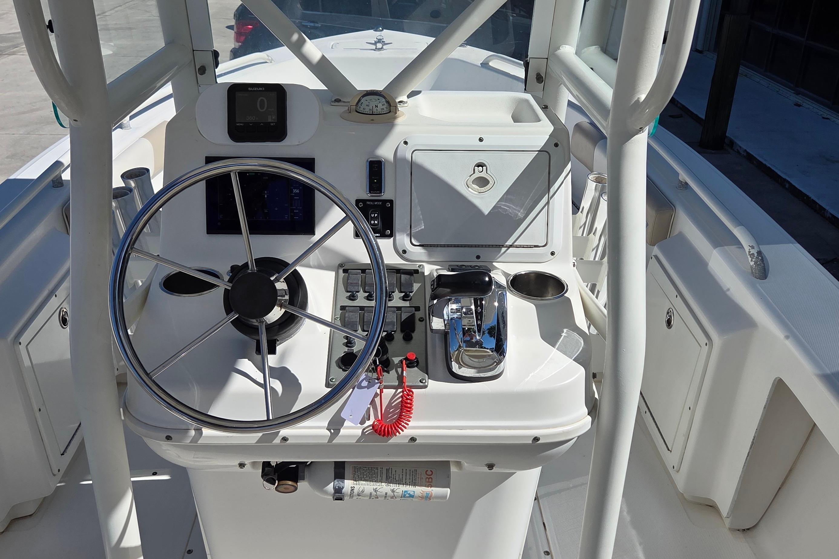 2005 Everglades 223 Center Console, $ 36,900.00