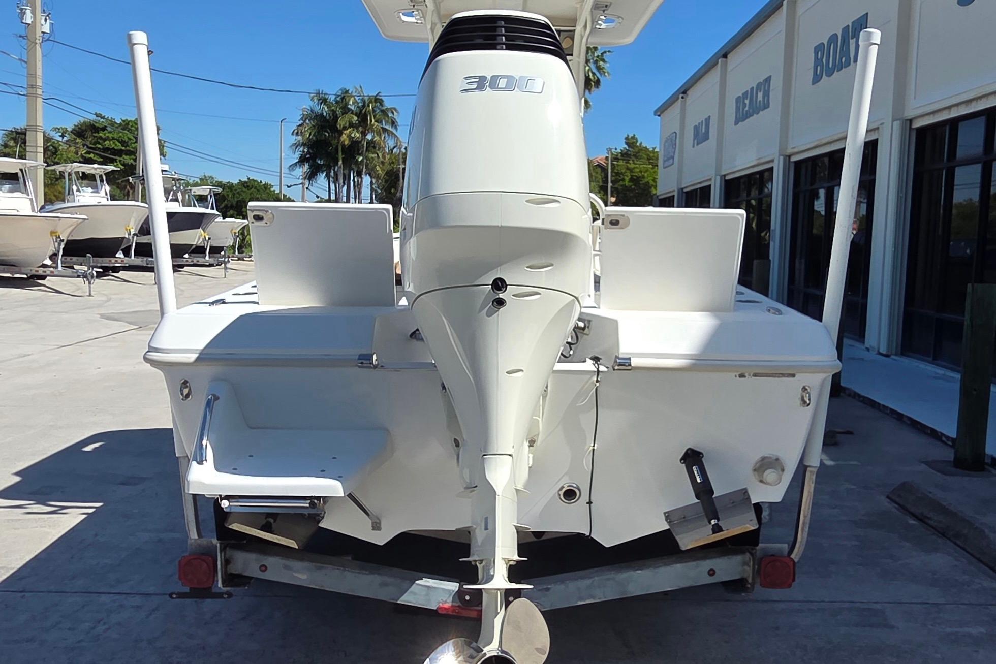 2005 Everglades 223 Center Console, $ 36,900.00