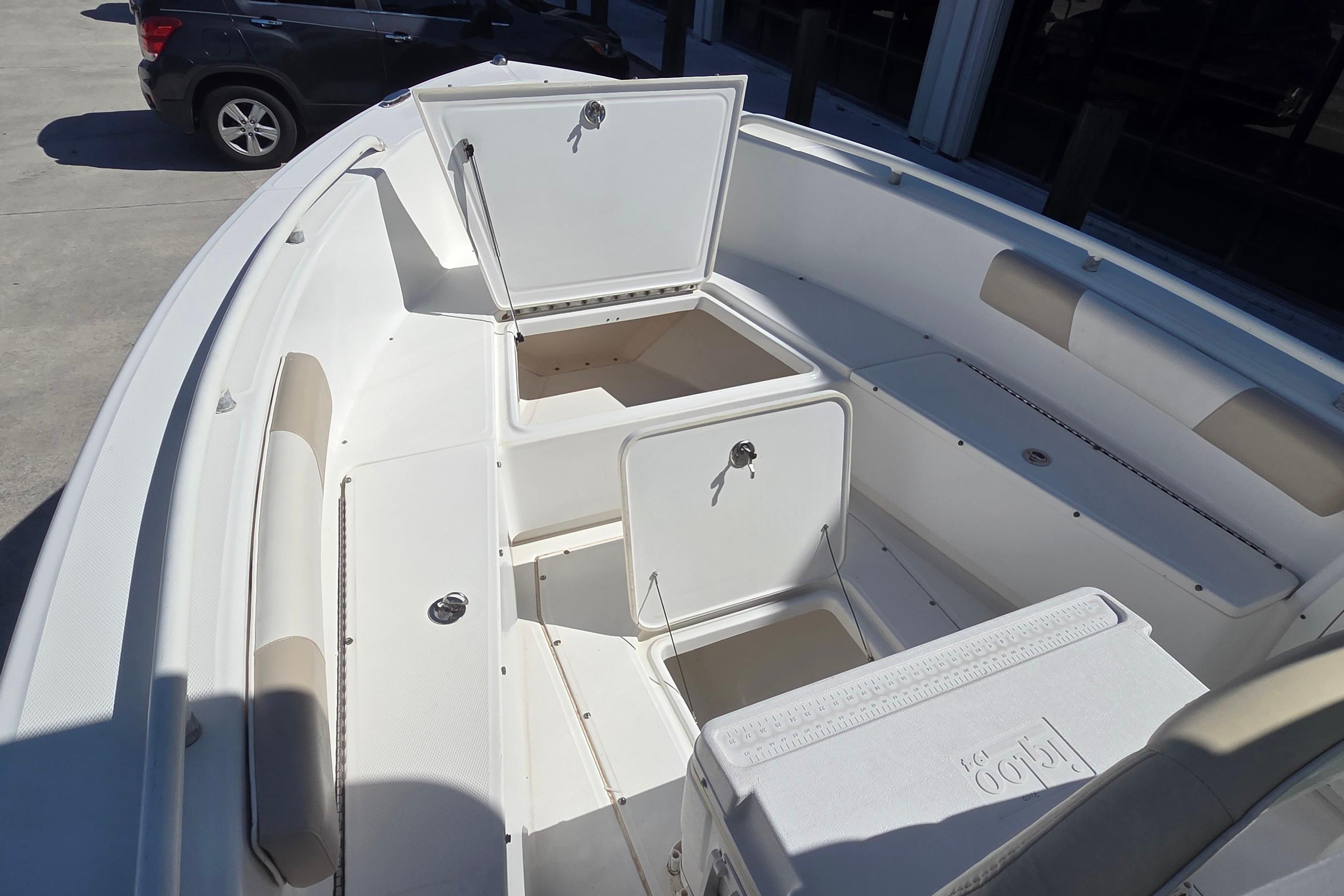 2005 Everglades 223 Center Console, $ 36,900.00