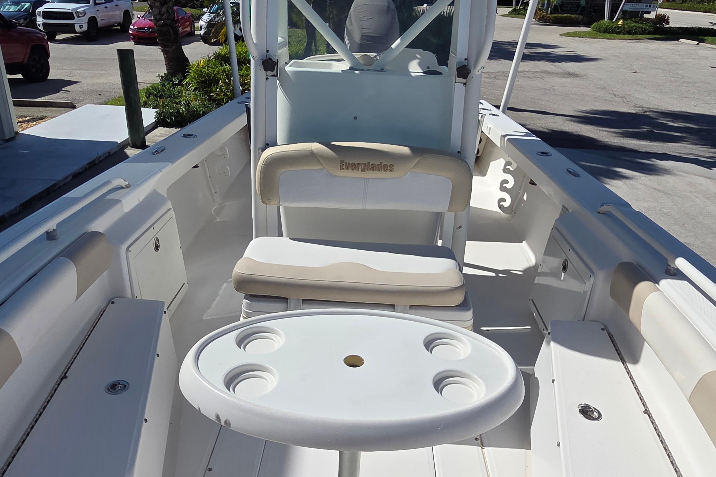 2005 Everglades 223 Center Console, $ 36,900.00