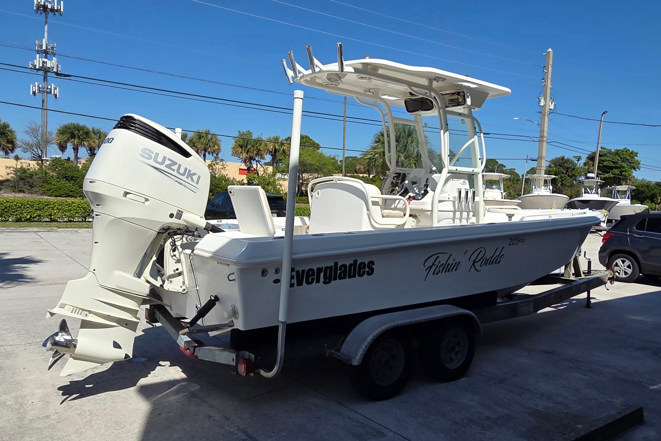 2005 Everglades 223 Center Console, $ 36,900.00