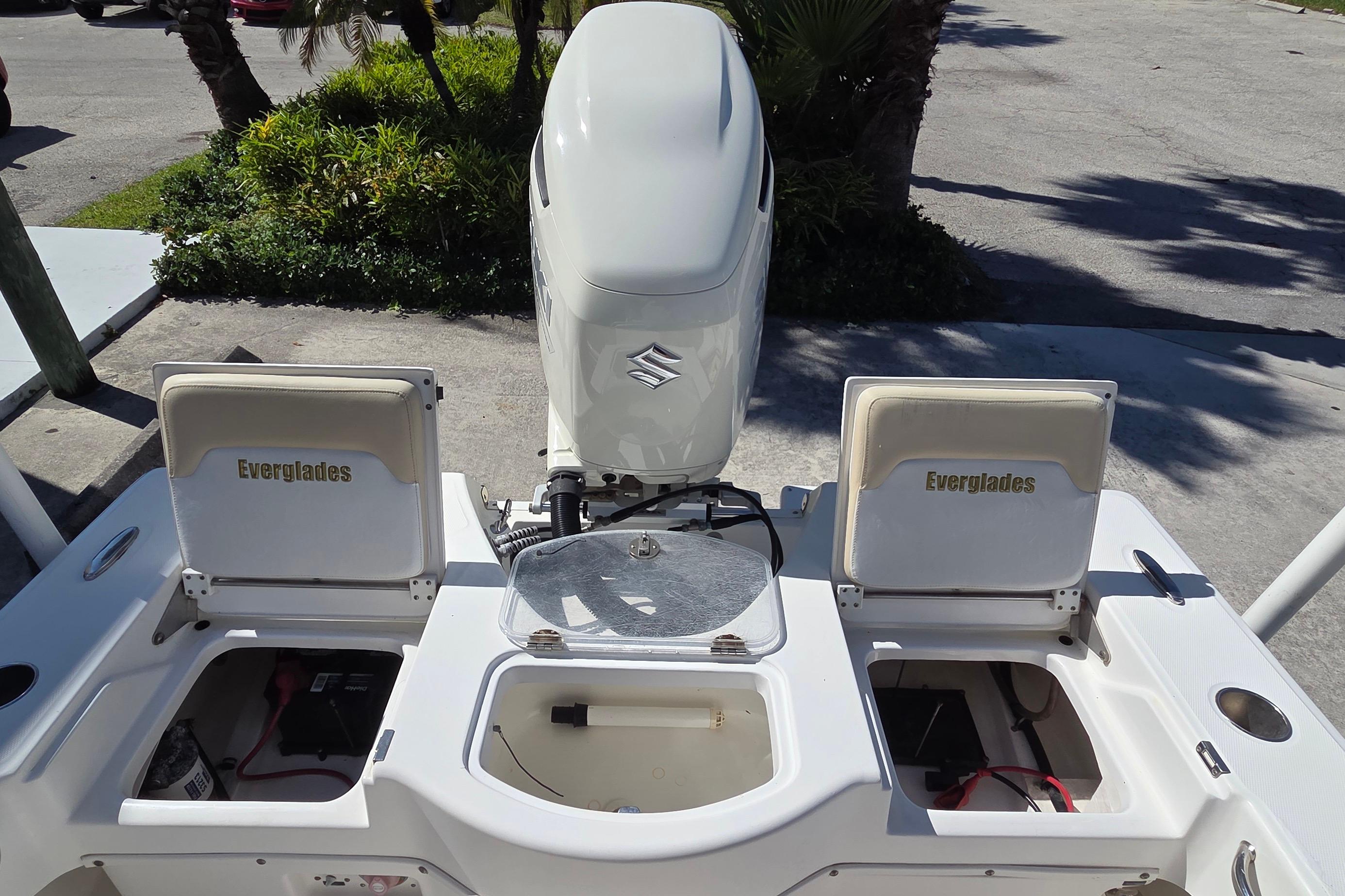 2005 Everglades 223 Center Console, $ 36,900.00
