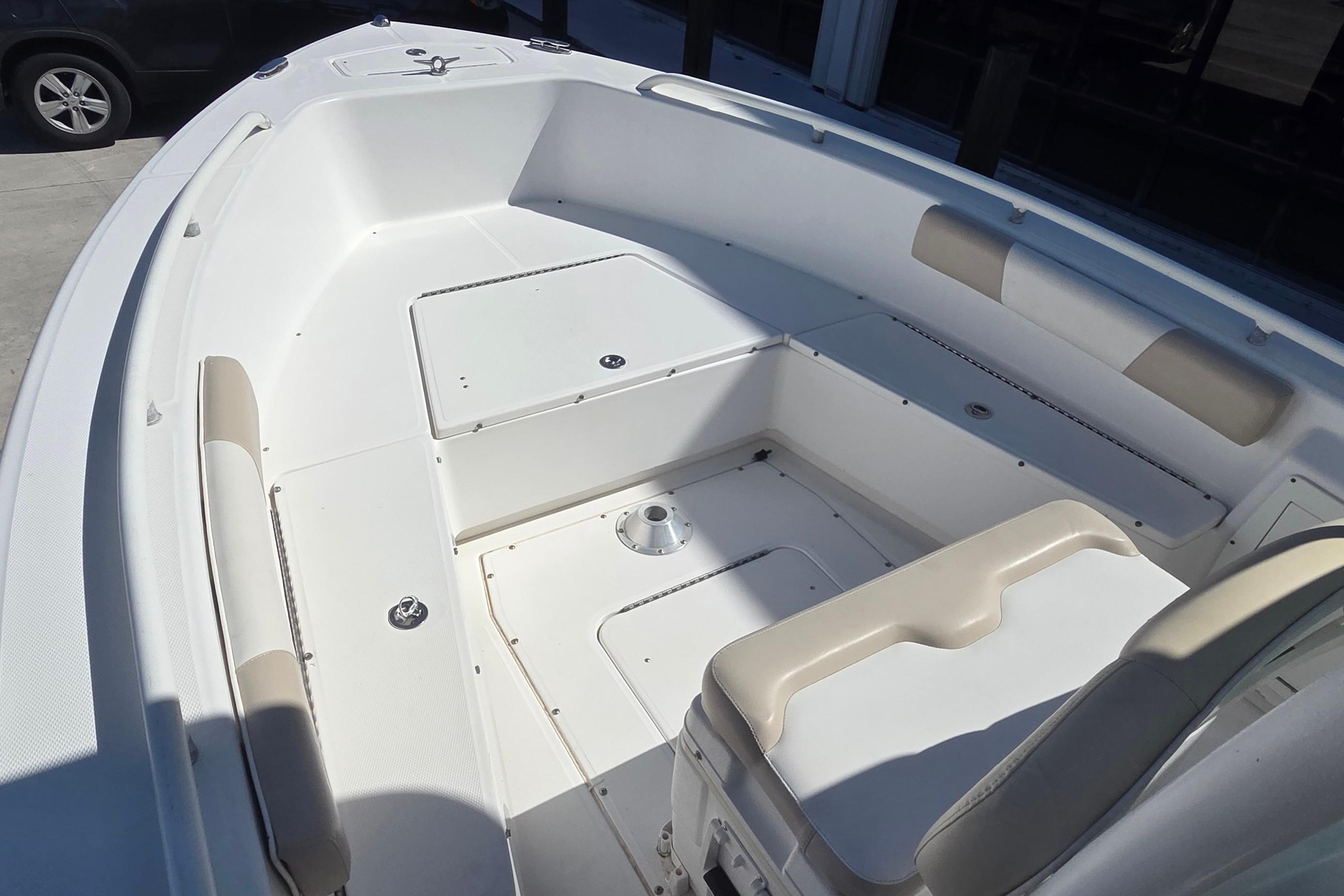 2005 Everglades 223 Center Console, $ 36,900.00