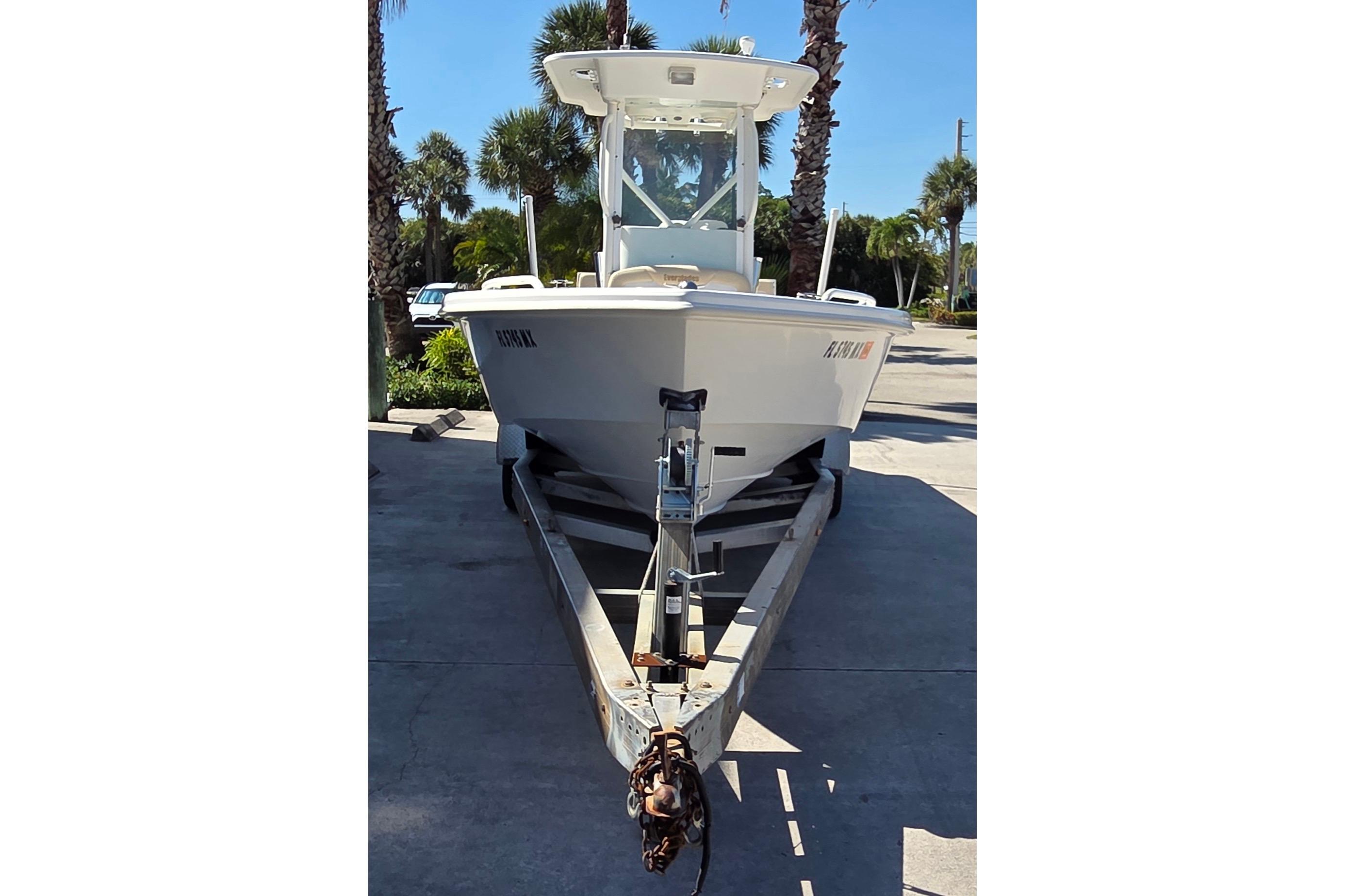 2005 Everglades 223 Center Console, $ 36,900.00