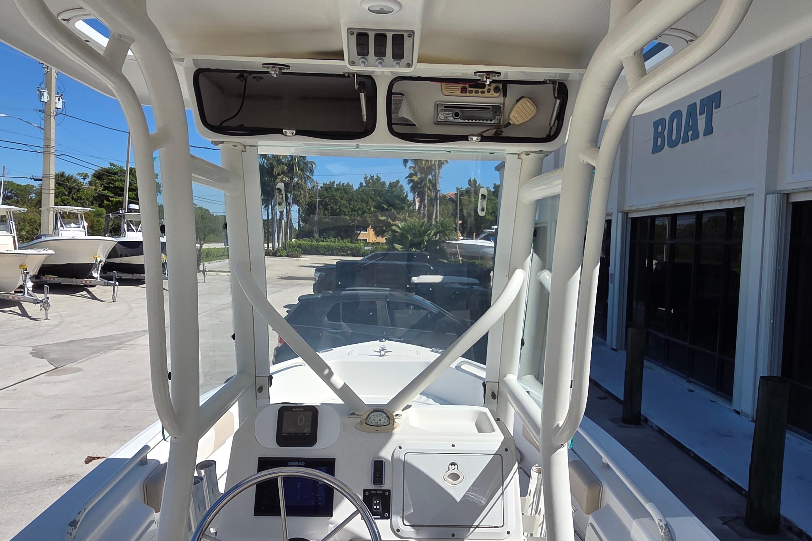 2005 Everglades 223 Center Console, $ 36,900.00