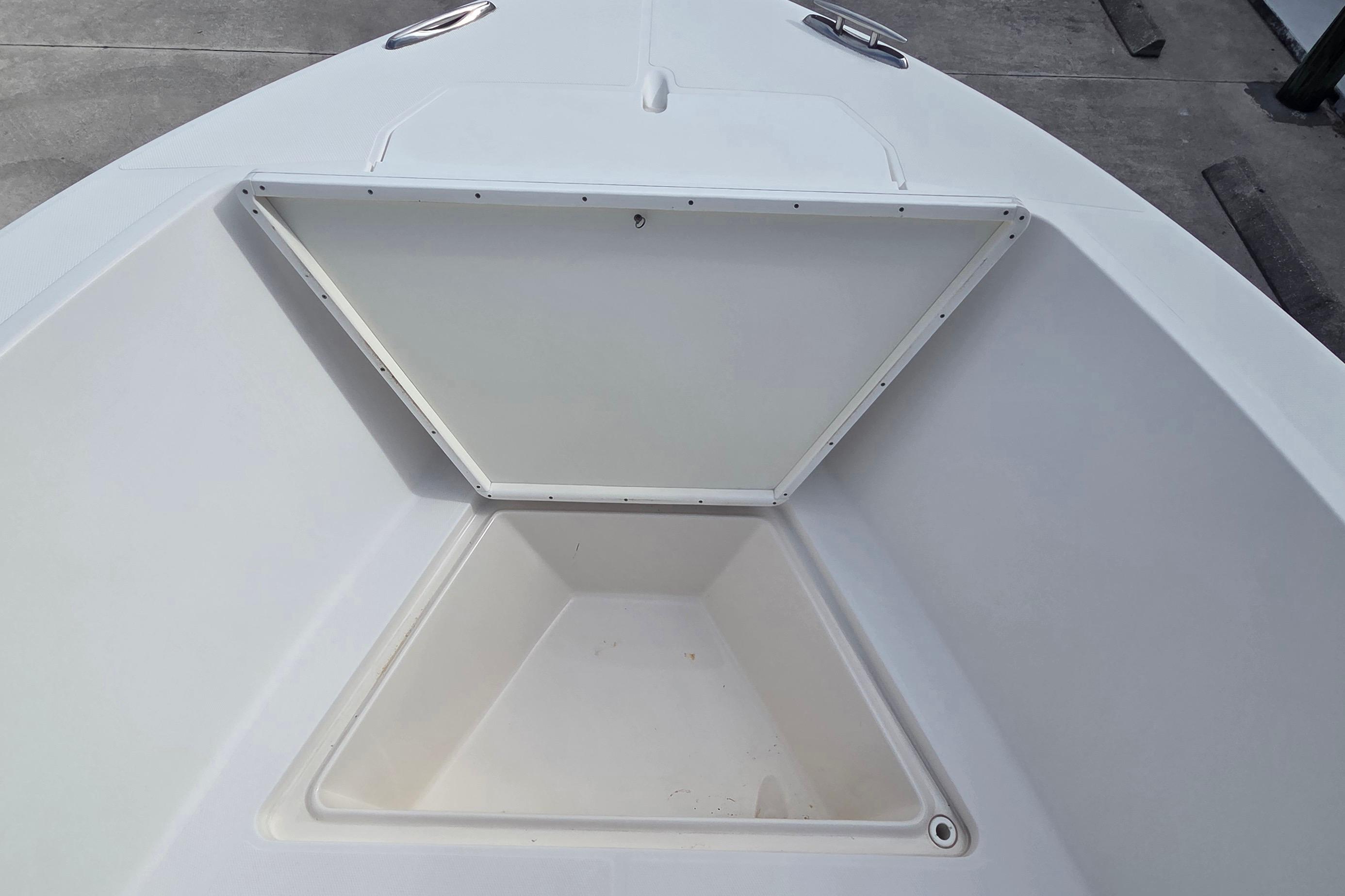 2008 Clearwater 2300 Center Console, $ 26,900.00
