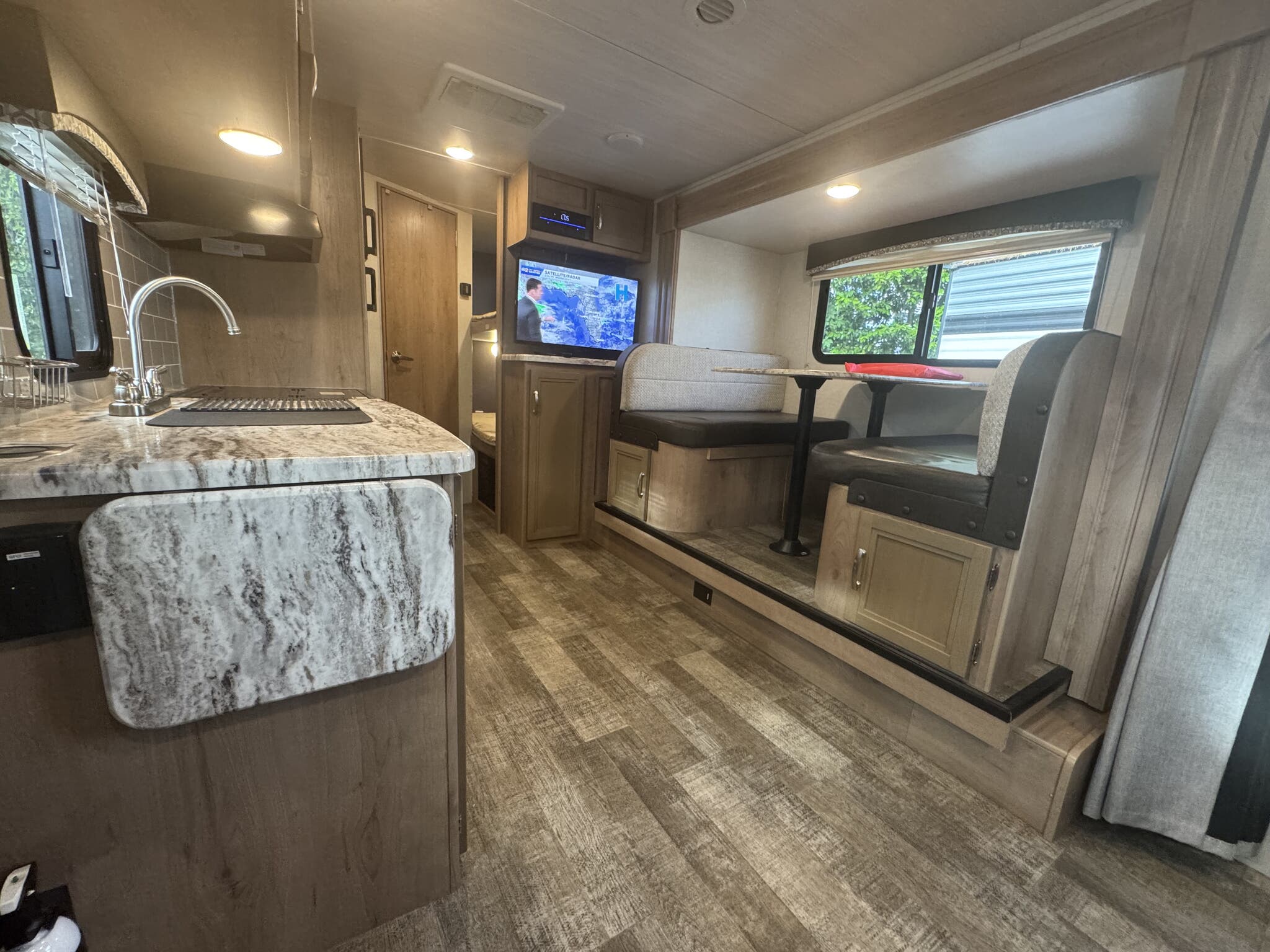 2020 Winnebago Micro Minnie 2306BHS, $ 15,450