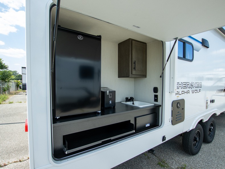2026 Forest River Cherokee Alpha Wolf 25RB, $ 53,153