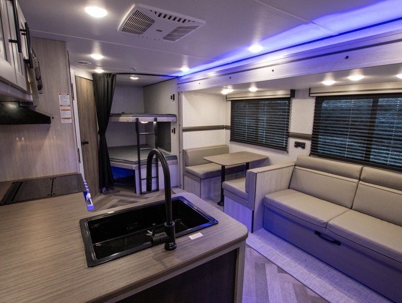 2024 CrossRoads Zinger Lite ZR260BH, $ 36,127