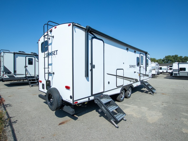 2024 CrossRoads Sunset Trail Super Lite SS272BH, $ 50,903
