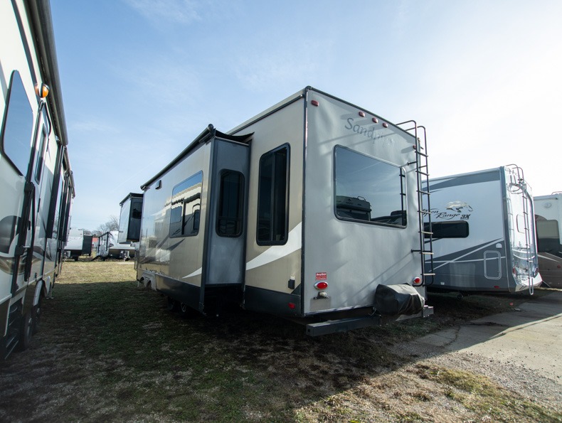 2016 Forest River Sandpiper Luxury Fifth Wheel 35R, $ 0