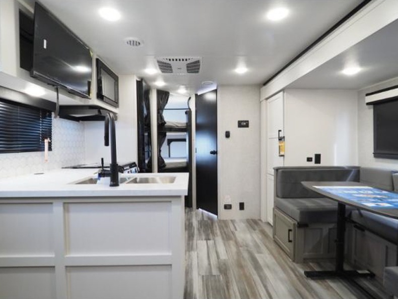 2025 Jayco Jay Feather 21MBH, $ 28,999