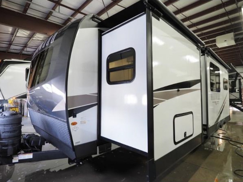 2025 Forest River Rockwood Ultra Lite 2614BS, $ 60,848