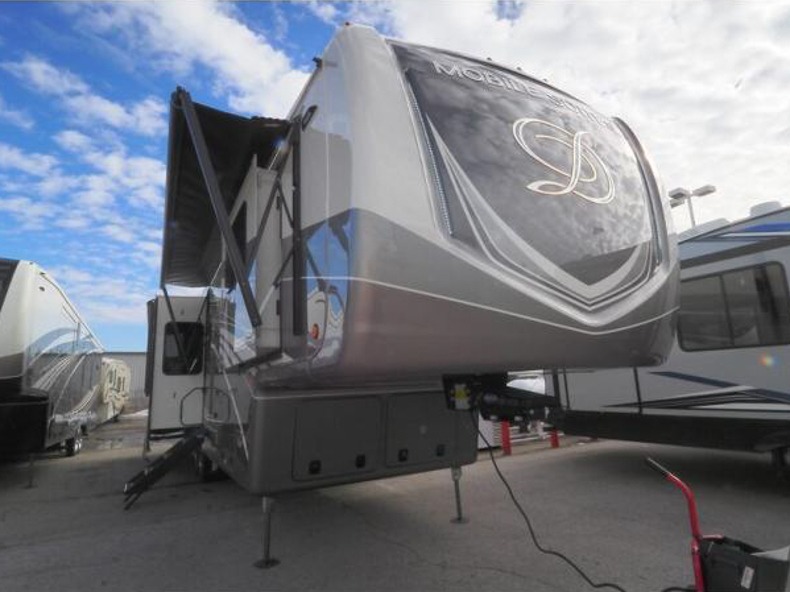 2022 DRV Mobile Suites 40KSSB4, $ 221,242