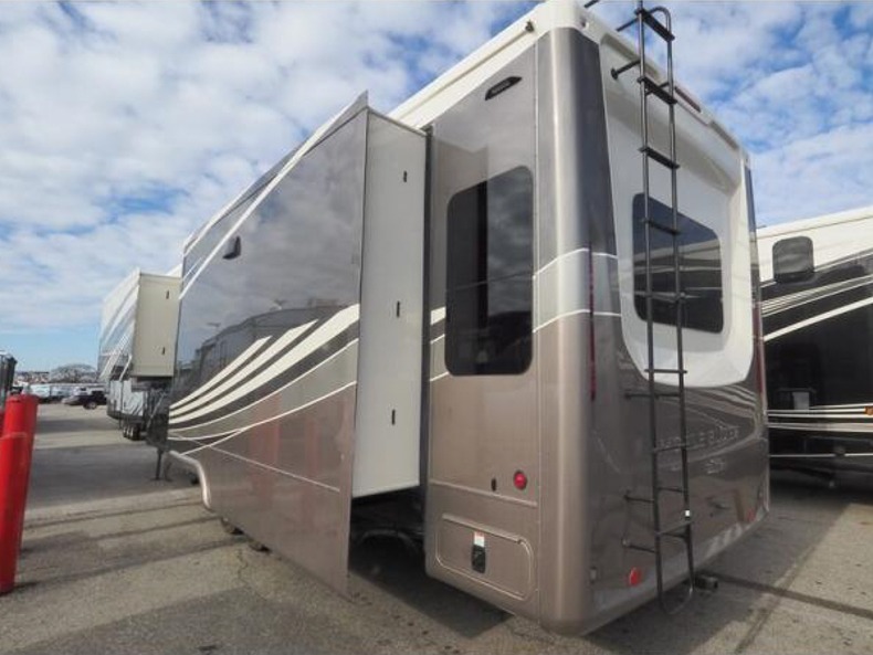 2022 DRV Mobile Suites 40KSSB4, $ 221,242