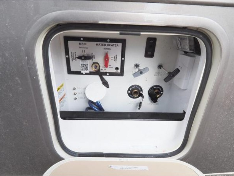 2022 DRV Mobile Suites 40KSSB4, $ 221,242