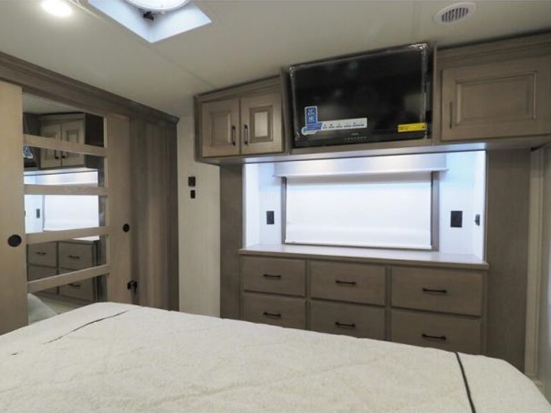 2022 DRV Mobile Suites 40KSSB4, $ 221,242
