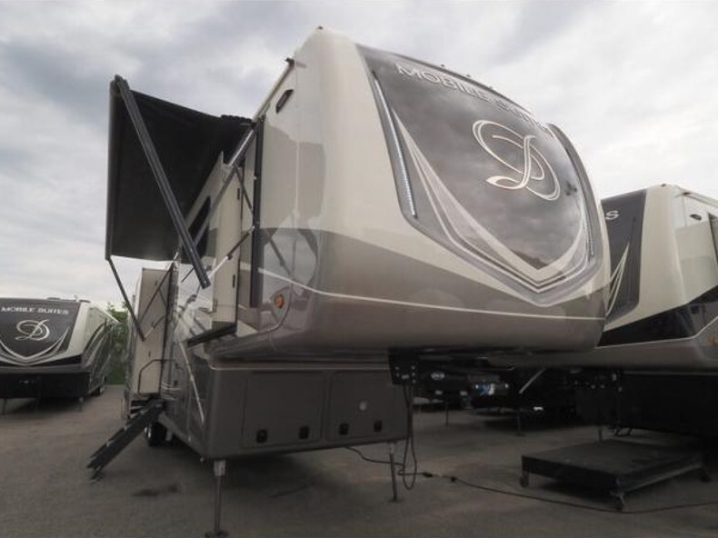 2022 DRV Mobile Suites 41FKMB, $ 233,076