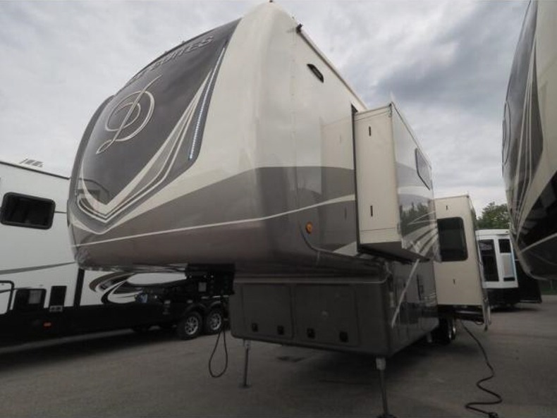 2022 DRV Mobile Suites 41FKMB, $ 233,076