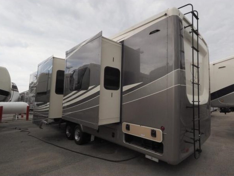2022 DRV Mobile Suites 41FKMB, $ 233,076