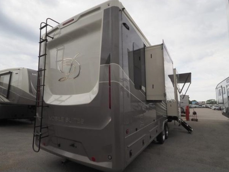 2022 DRV Mobile Suites 41FKMB, $ 233,076