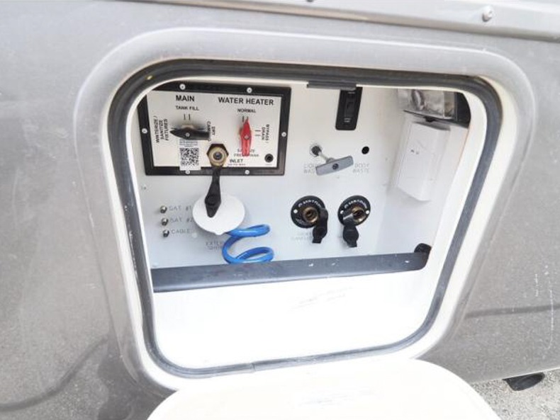2022 DRV Mobile Suites 41FKMB, $ 233,076