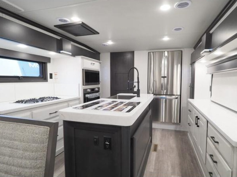2022 DRV Mobile Suites 41FKMB, $ 233,076