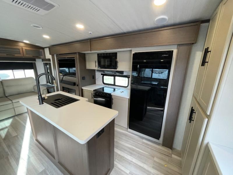 2026 Keystone Cougar Half-Ton (Travel Trailer) 29R, $ 62,717