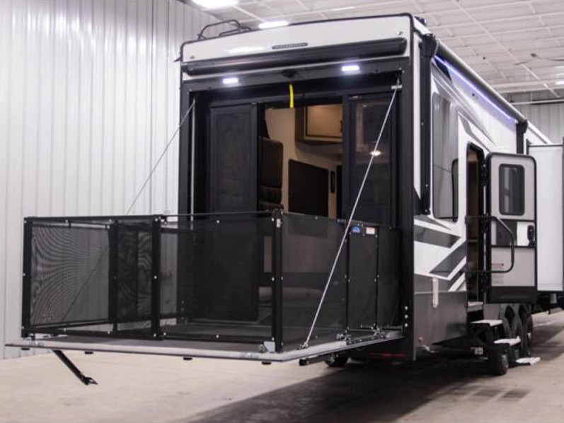 2023 Keystone Raptor 420, $ 154,150