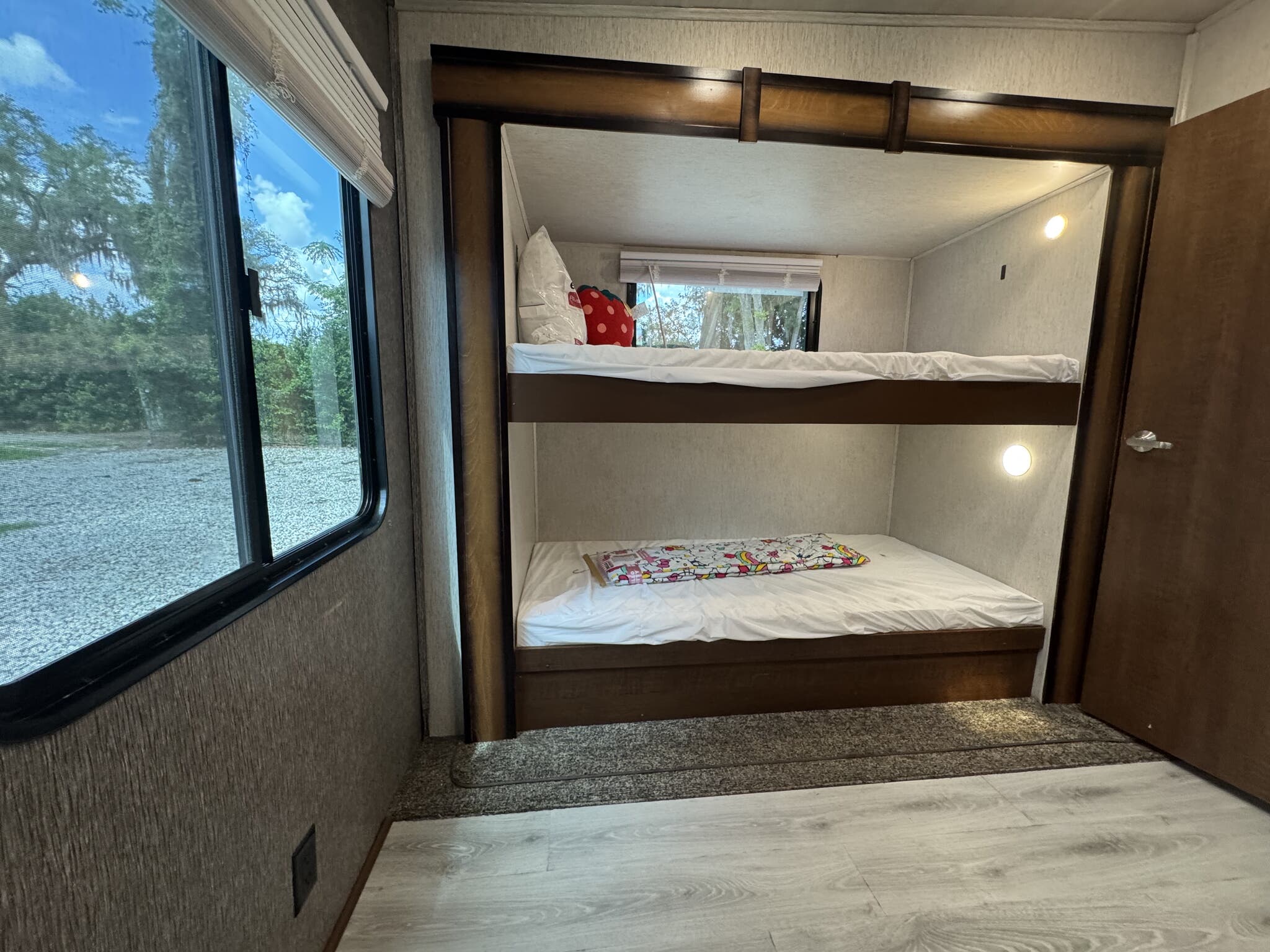 2019 Heartland Pioneer Fifth Wheel PI 322, $ 20,500