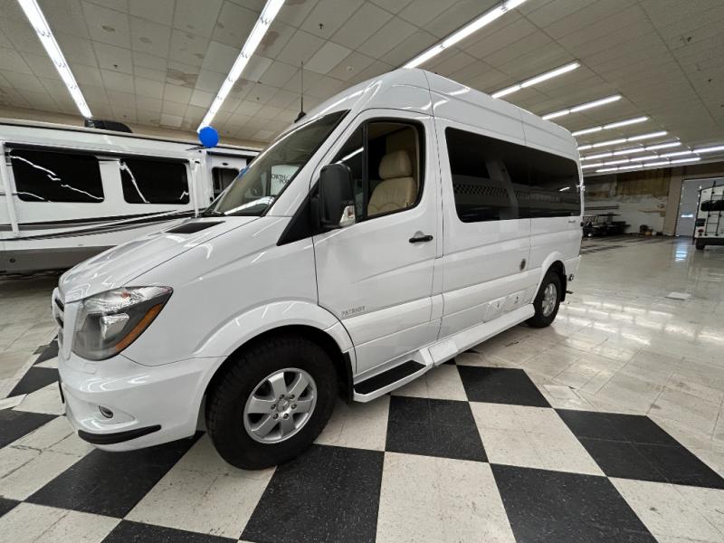 2019 American Coach American Patriot SD - Lounge, $ 89,990