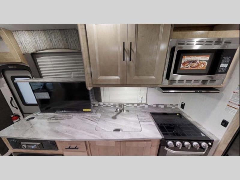 2020 Coachmen Leprechaun Premier 319MB, $ 89,990