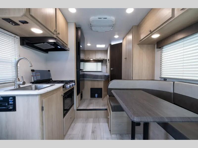2027 Coachmen Leprechaun 210QSS Chevy 3500, $ 0