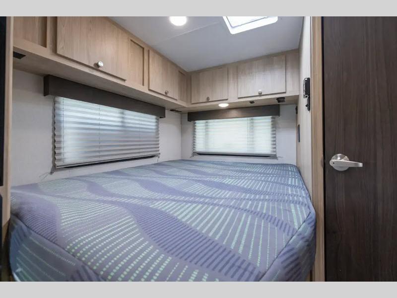 2027 Coachmen Leprechaun 210QSS Chevy 3500, $ 0