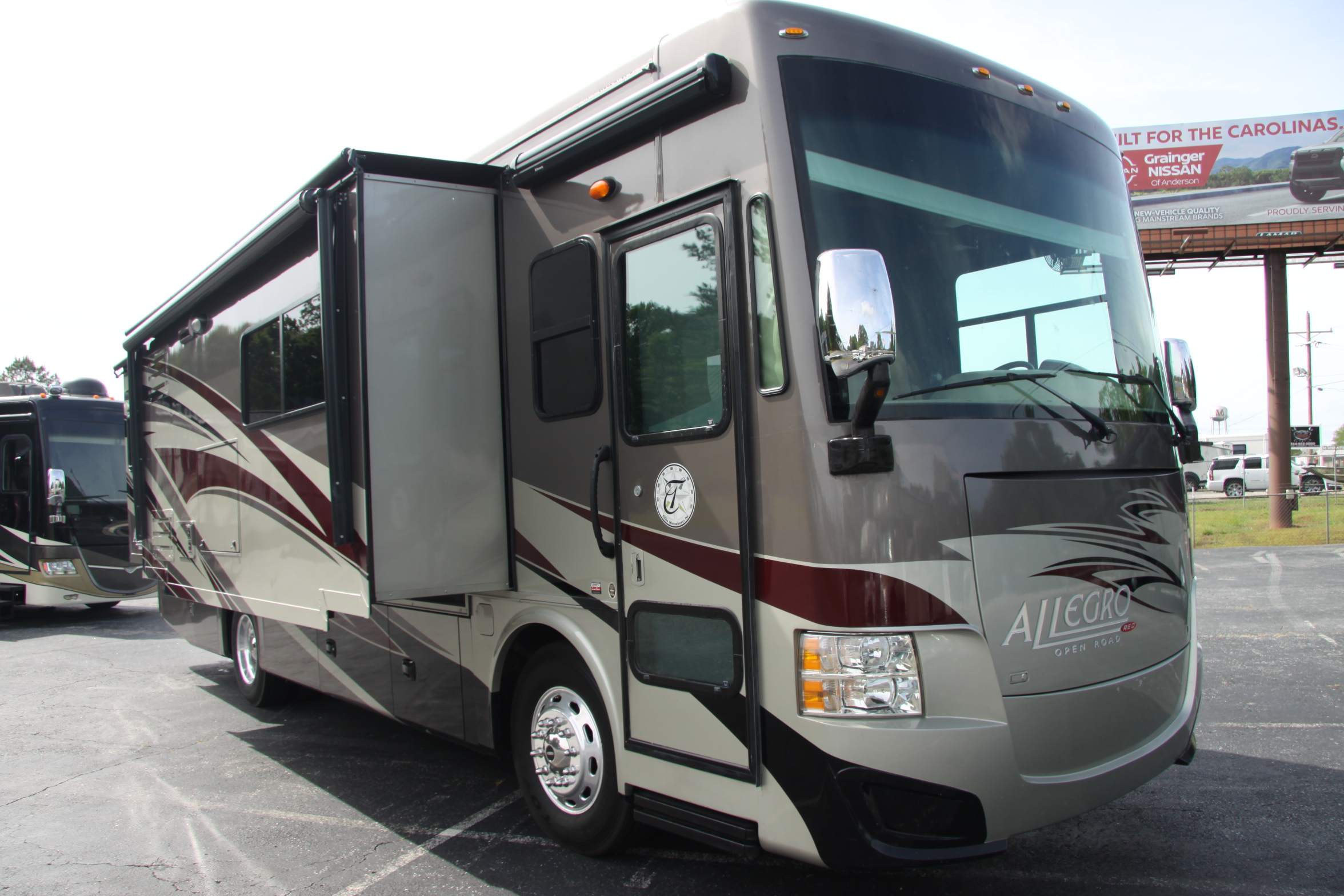 2013 Tiffin Motorhomes Open Road Red 33AA, $ 78,999