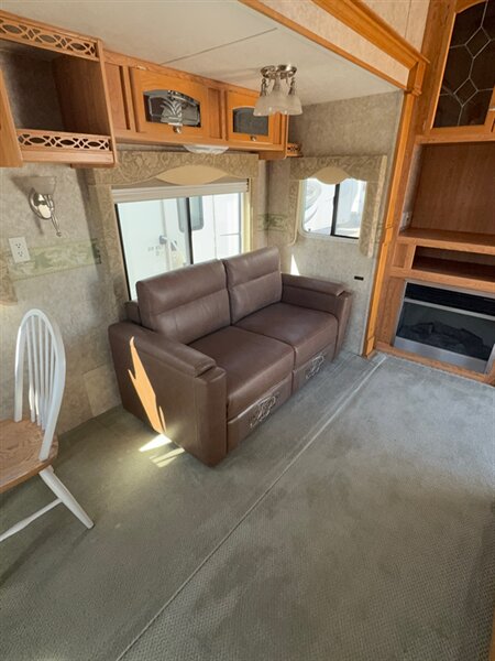 2005 SunnyBrook TITAN 28RLKS, $ 12,995