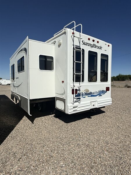 2005 SunnyBrook TITAN 28RLKS, $ 12,995