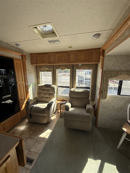 2005 SunnyBrook TITAN 28RLKS, $ 12,995