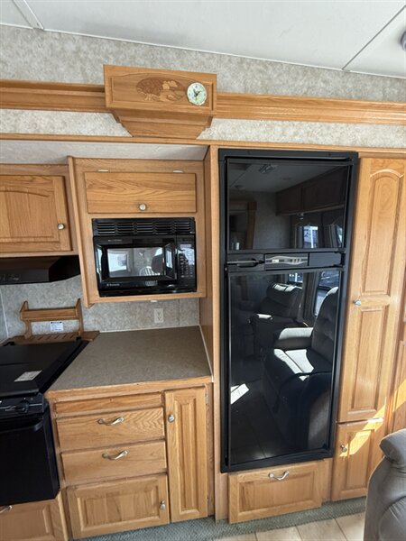 2005 SunnyBrook TITAN 28RLKS, $ 12,995