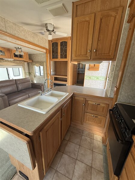 2005 SunnyBrook TITAN 28RLKS, $ 12,995