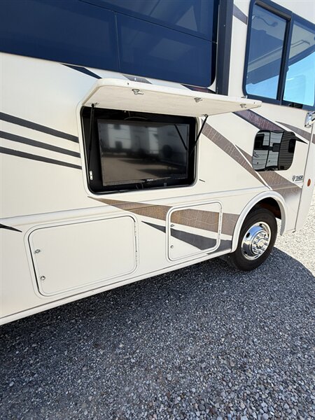 2018 Thor Motor Coach A.C.E. 30.2, $ 39,999